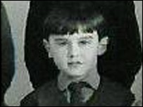 Early days of Huw Edwards. Know  abourt her early life, parents and more